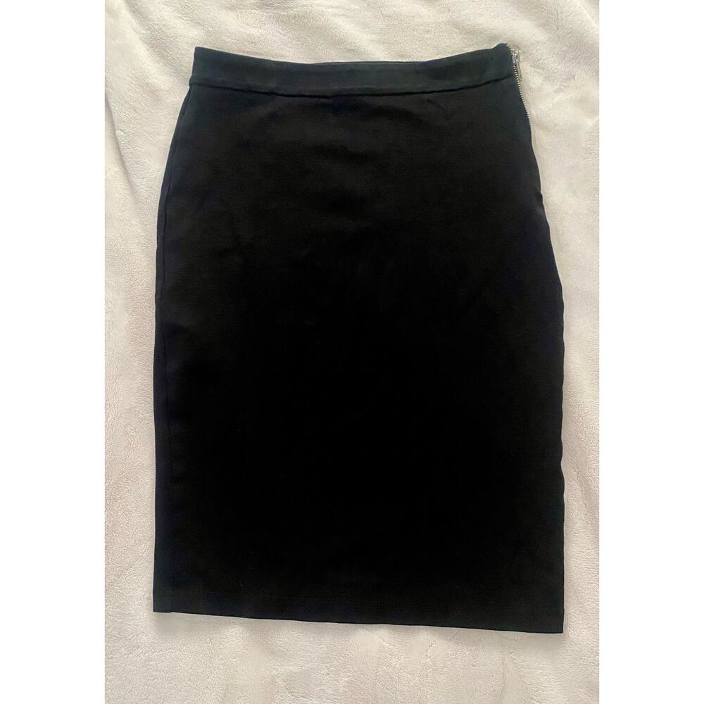 NWOT Labijou Black Pencil Skirt with Zipper. Size Medium.